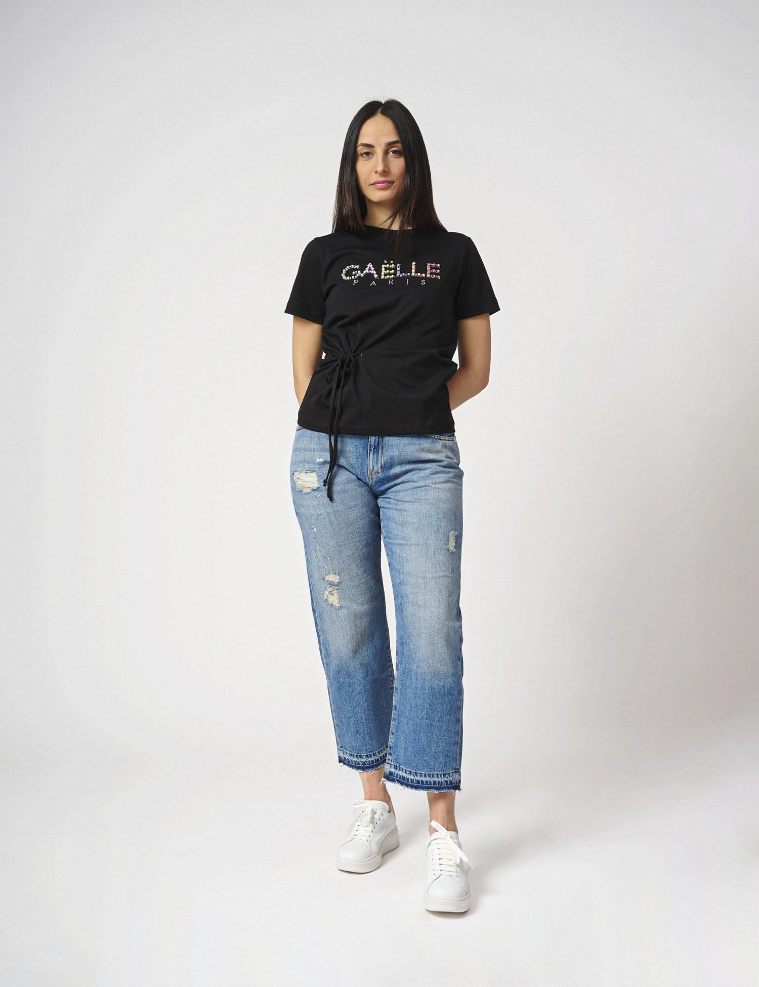 T-shirt con ricamo