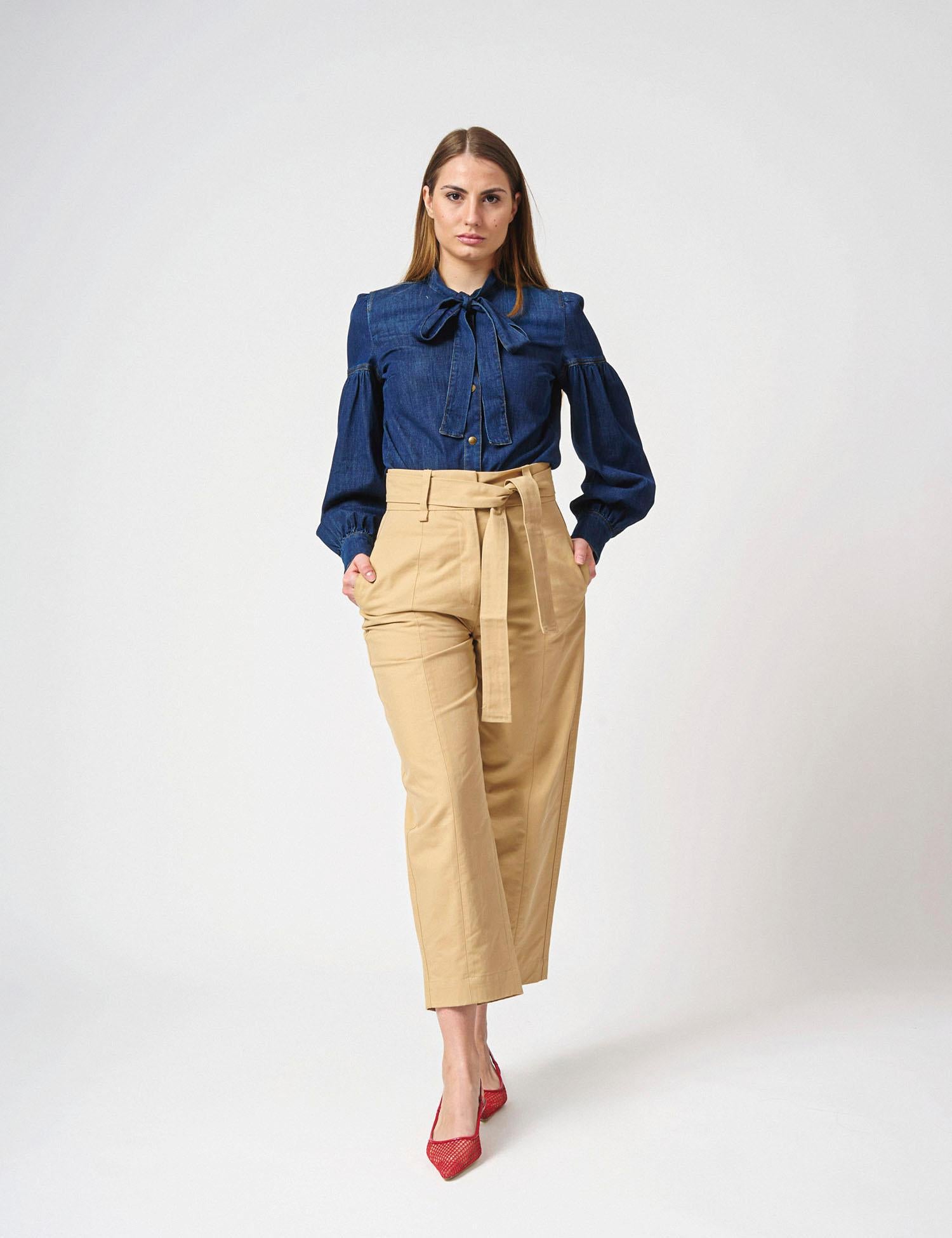 Pantalone con pizzo sul fondo