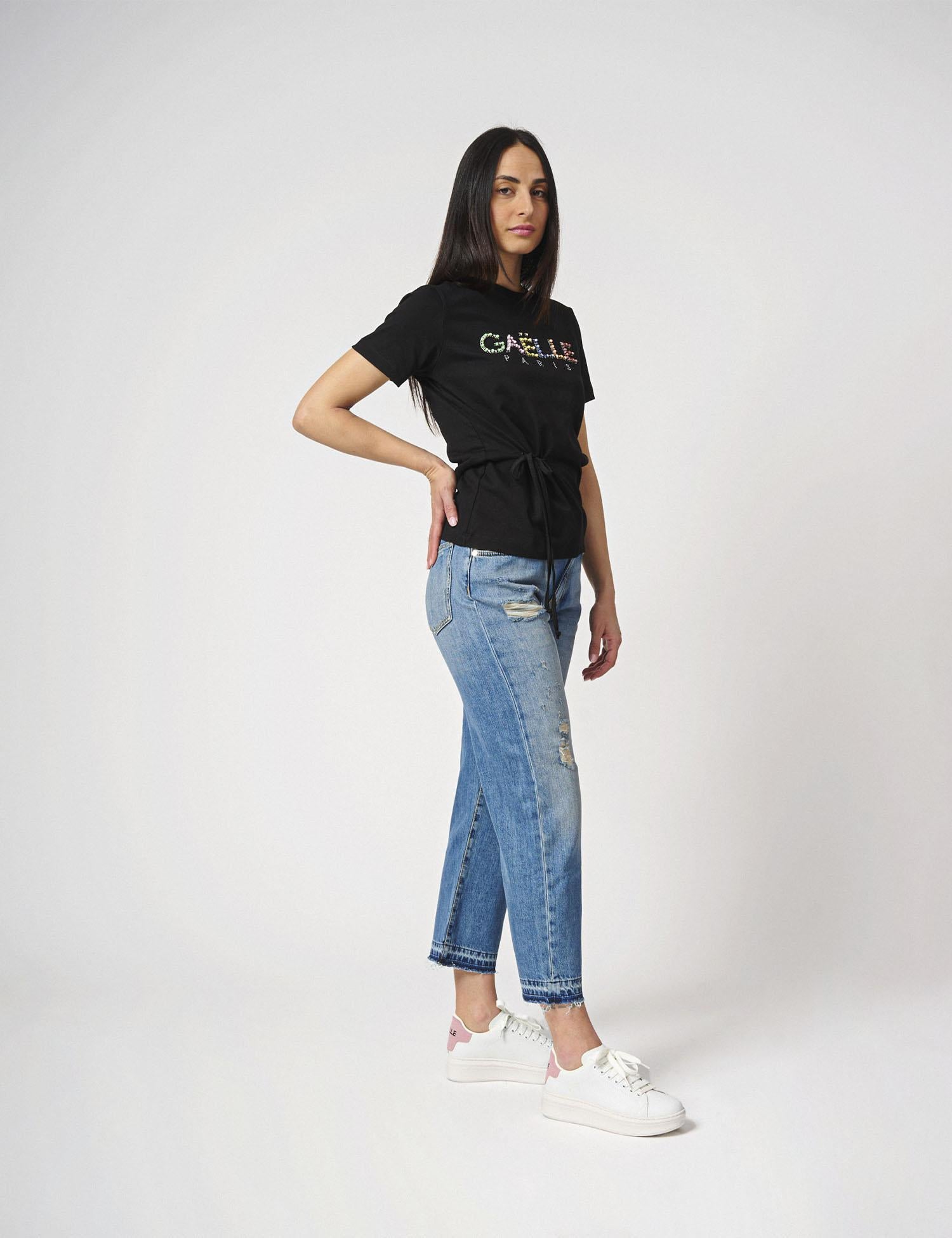 T-shirt con ricamo