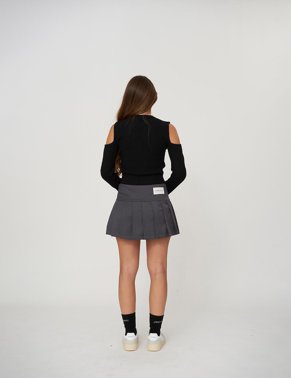 Top in costine con omeri scoperti