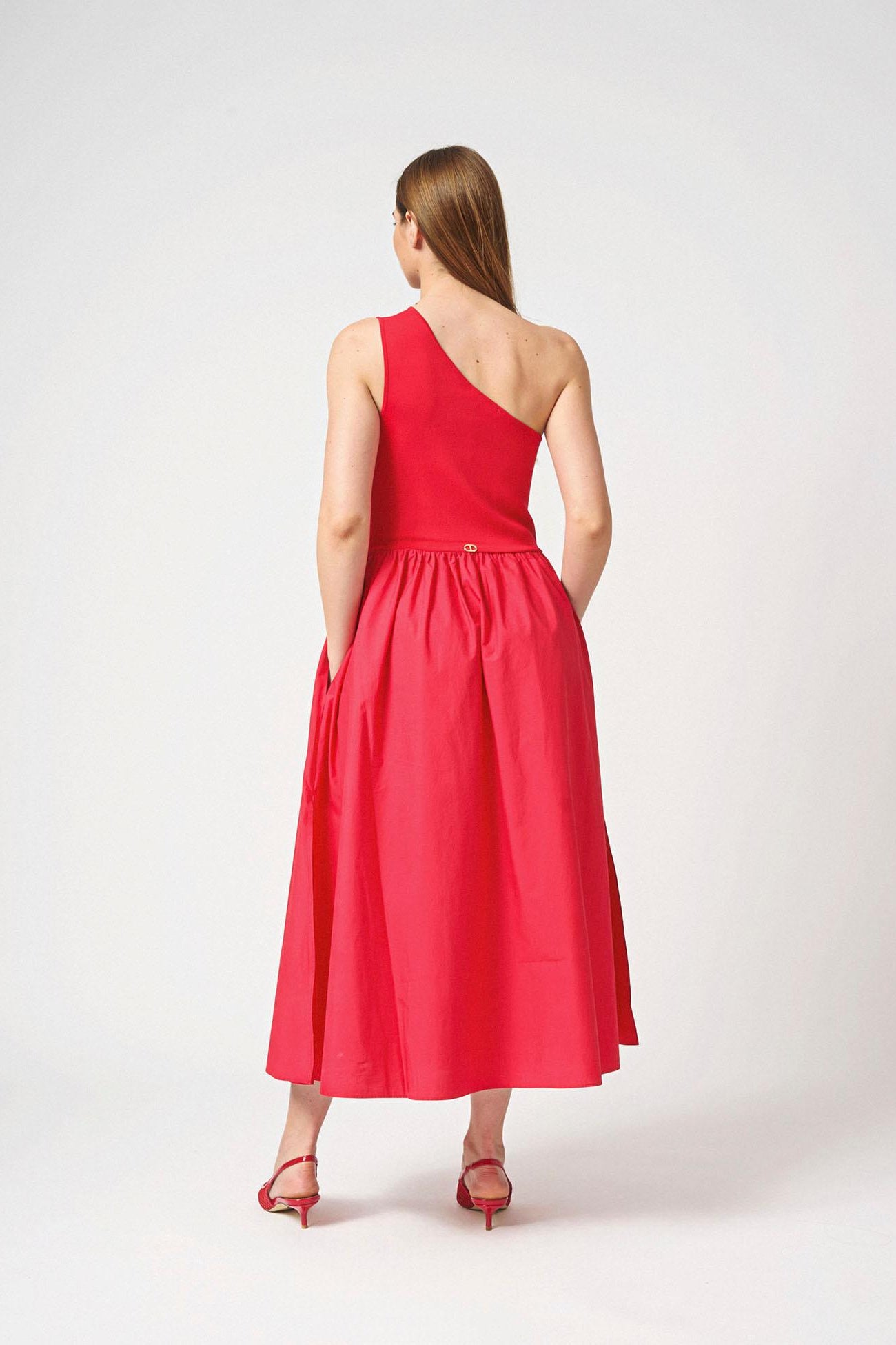 Abito lungo asimmetrico