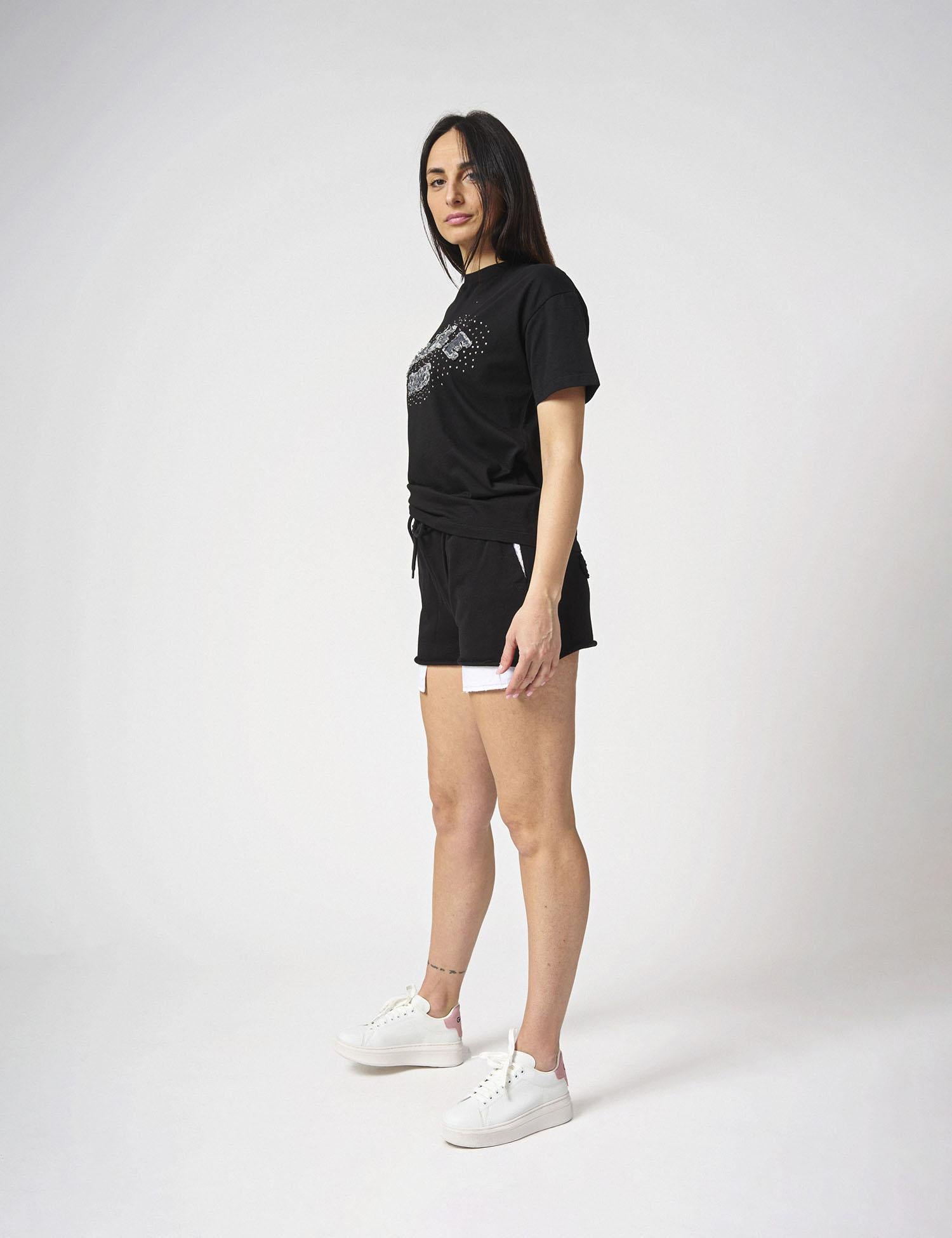 T-shirt logo jeans