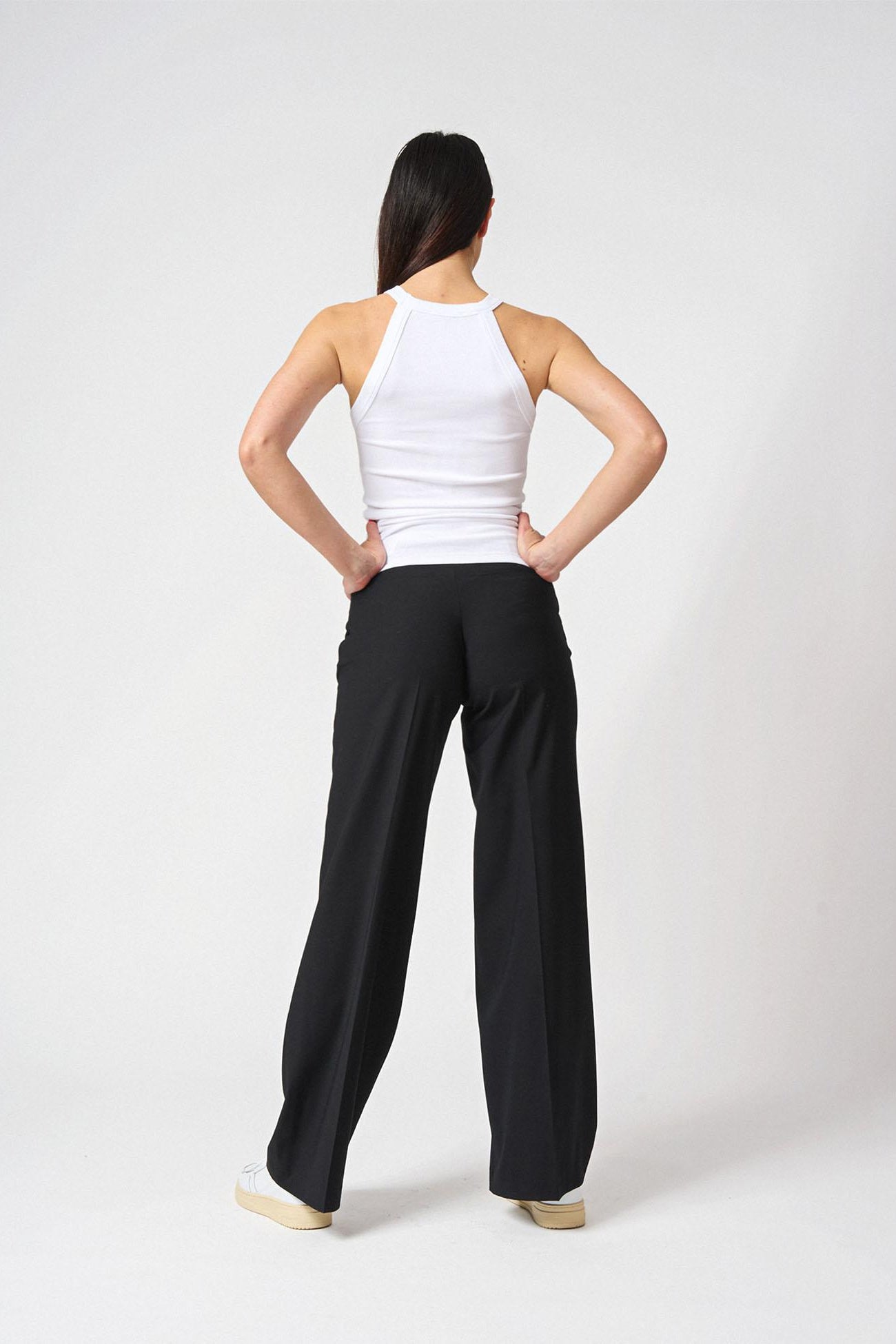 Pantalone dritto con cinto logato