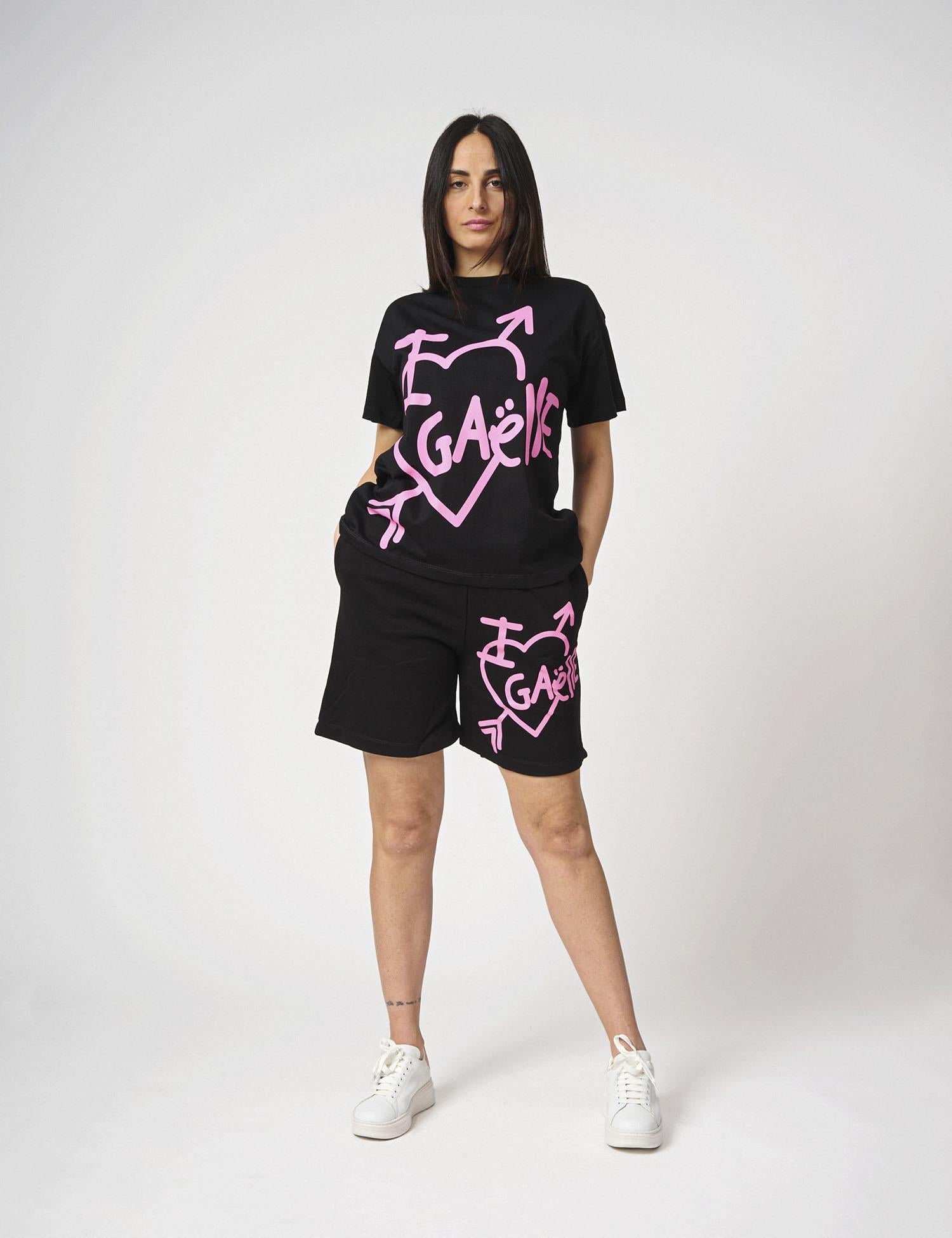 T-shirt paricollo
