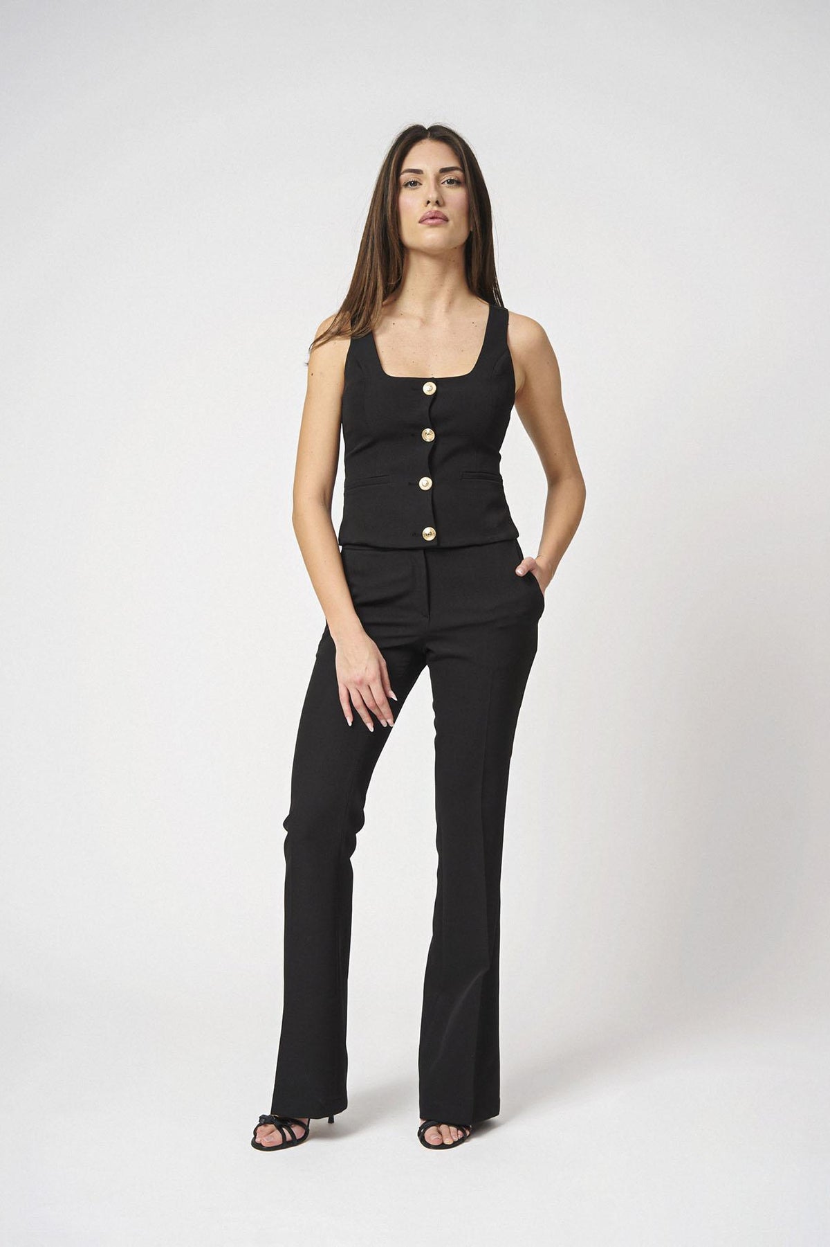 Top smanicato con bottoni