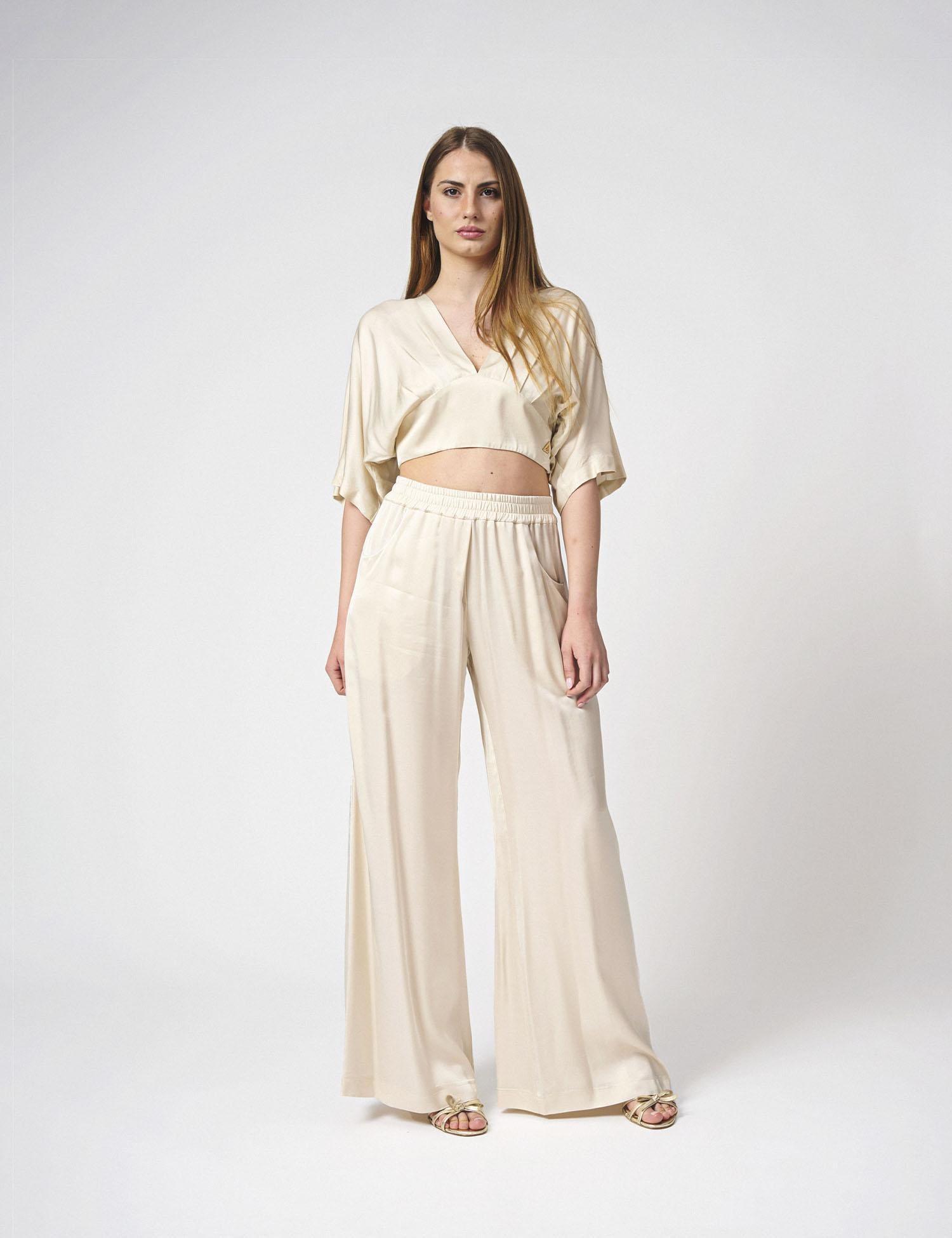 Top in raso maniche a pipistrello