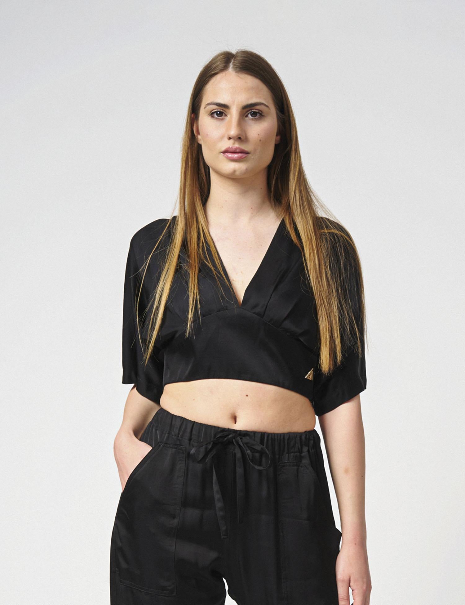 Top in raso maniche a pipistrello