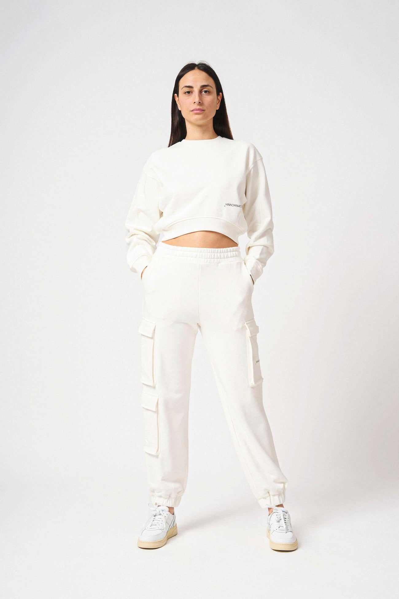 Pantalone con tasconi laterali