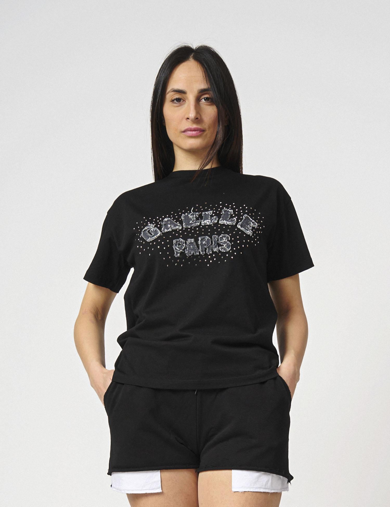 T-shirt logo jeans