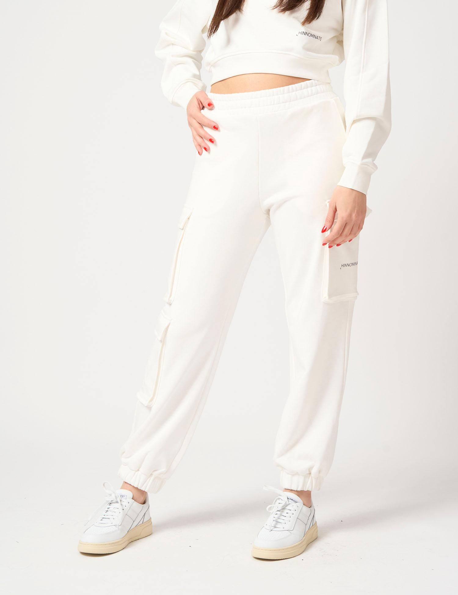 Pantalone con tasconi laterali