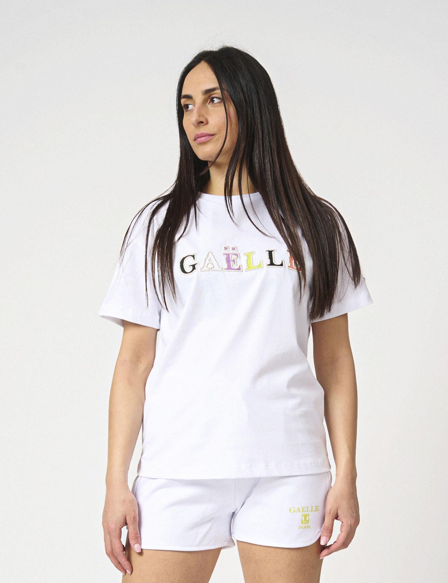 T-shirt paricollo