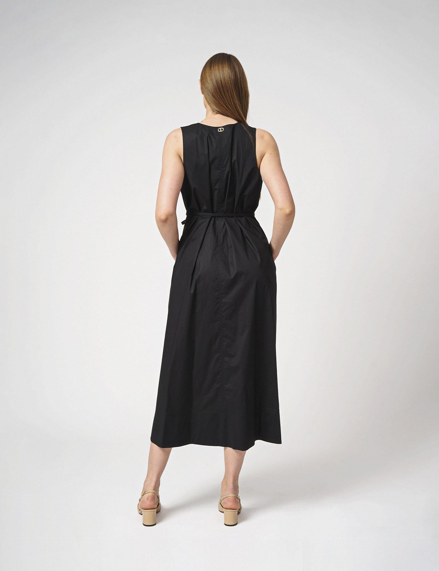 Abito lungo con cintura