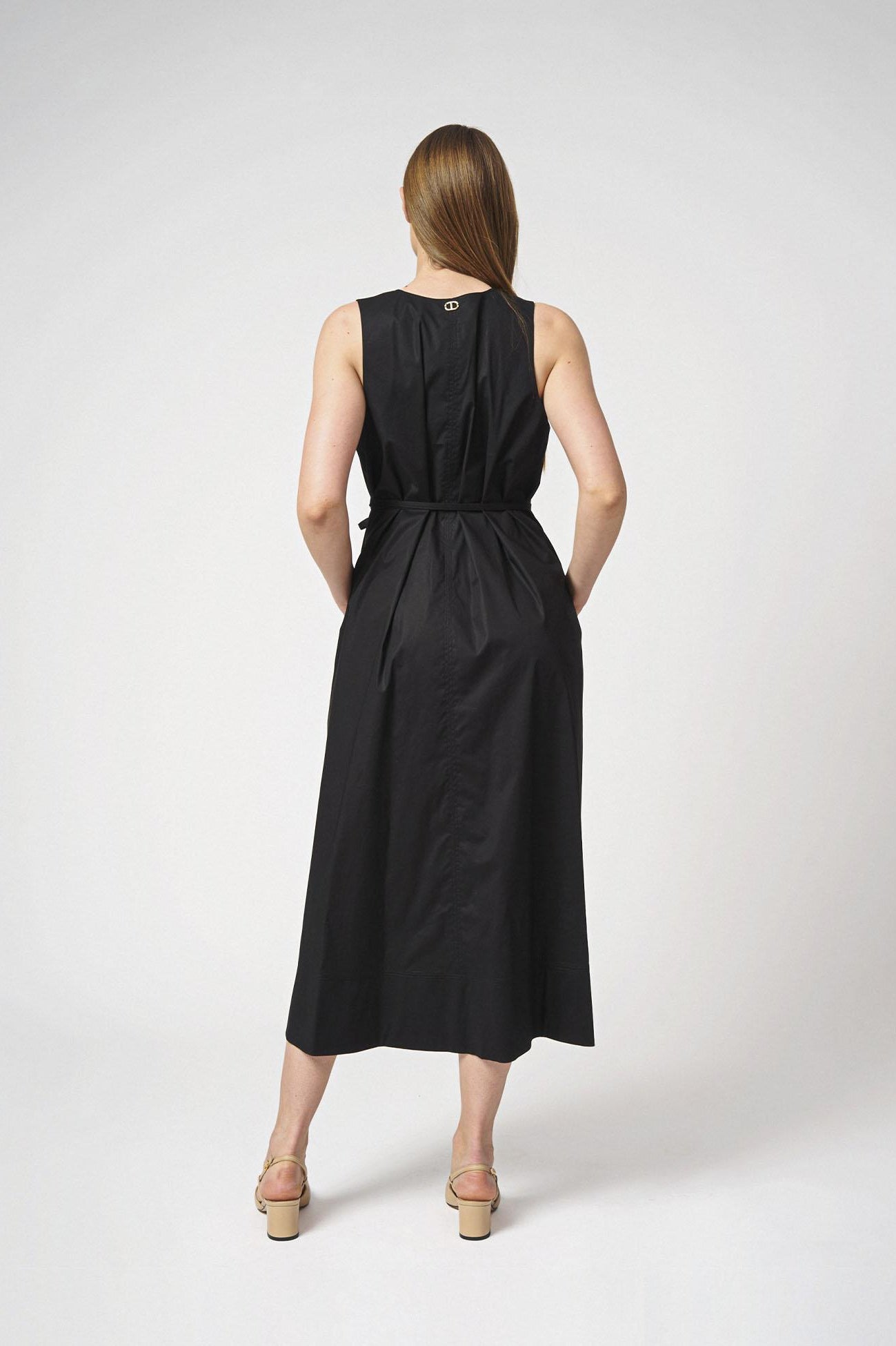 Abito lungo con cintura