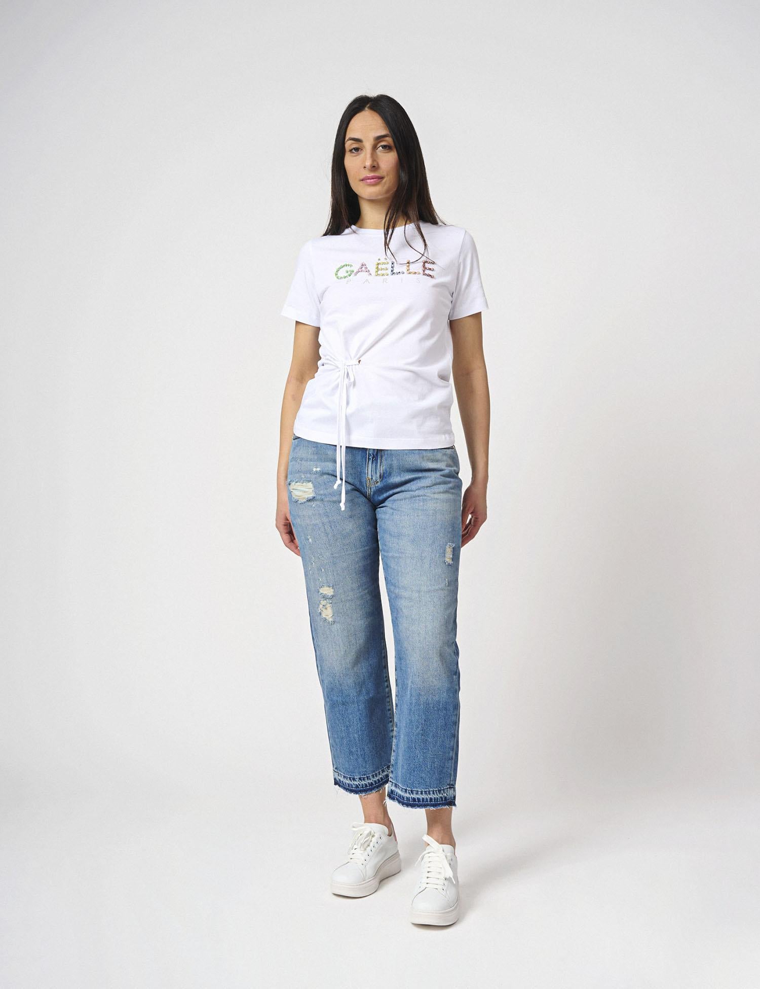 T-shirt con ricamo