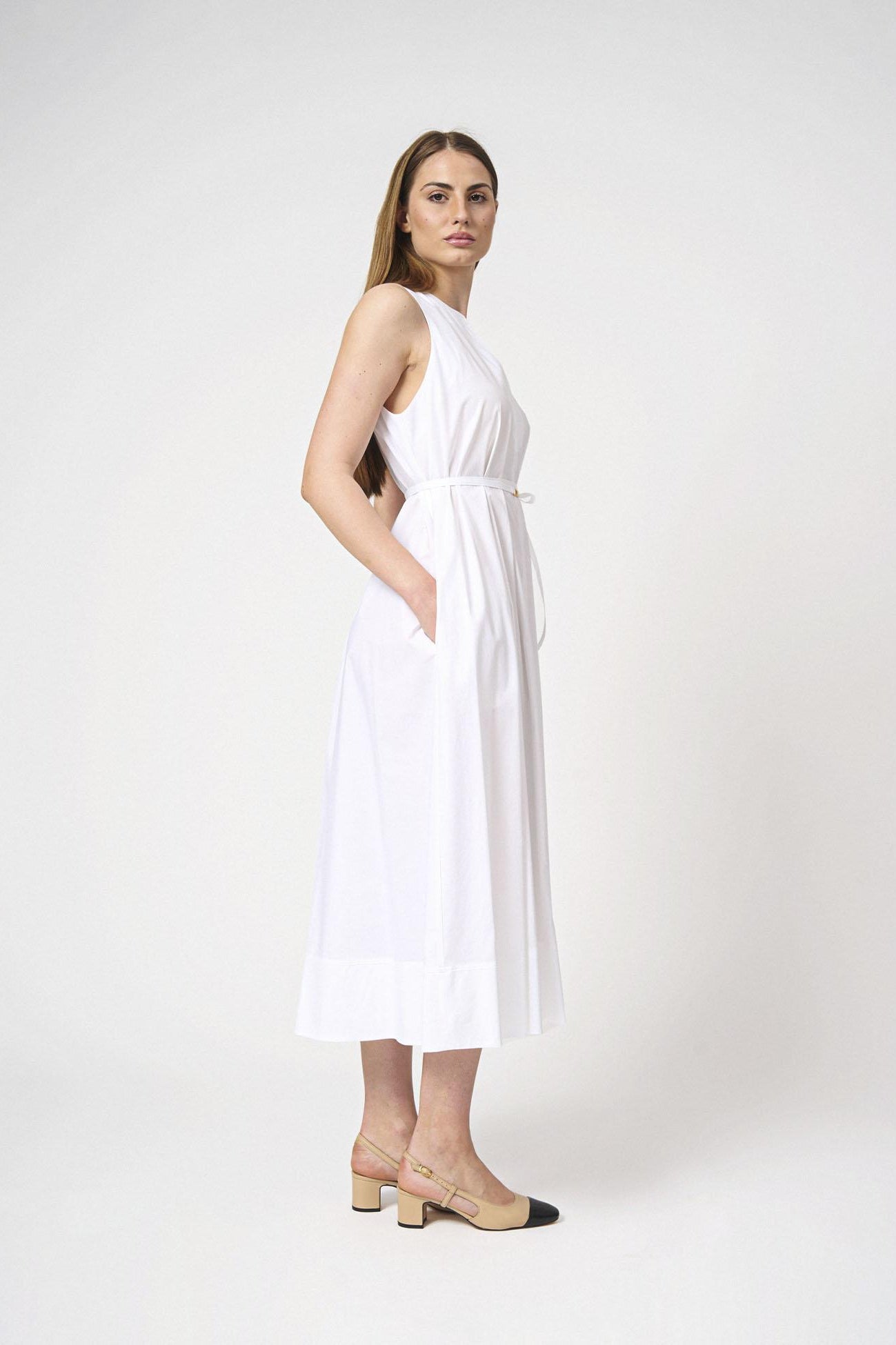 Abito lungo con cintura