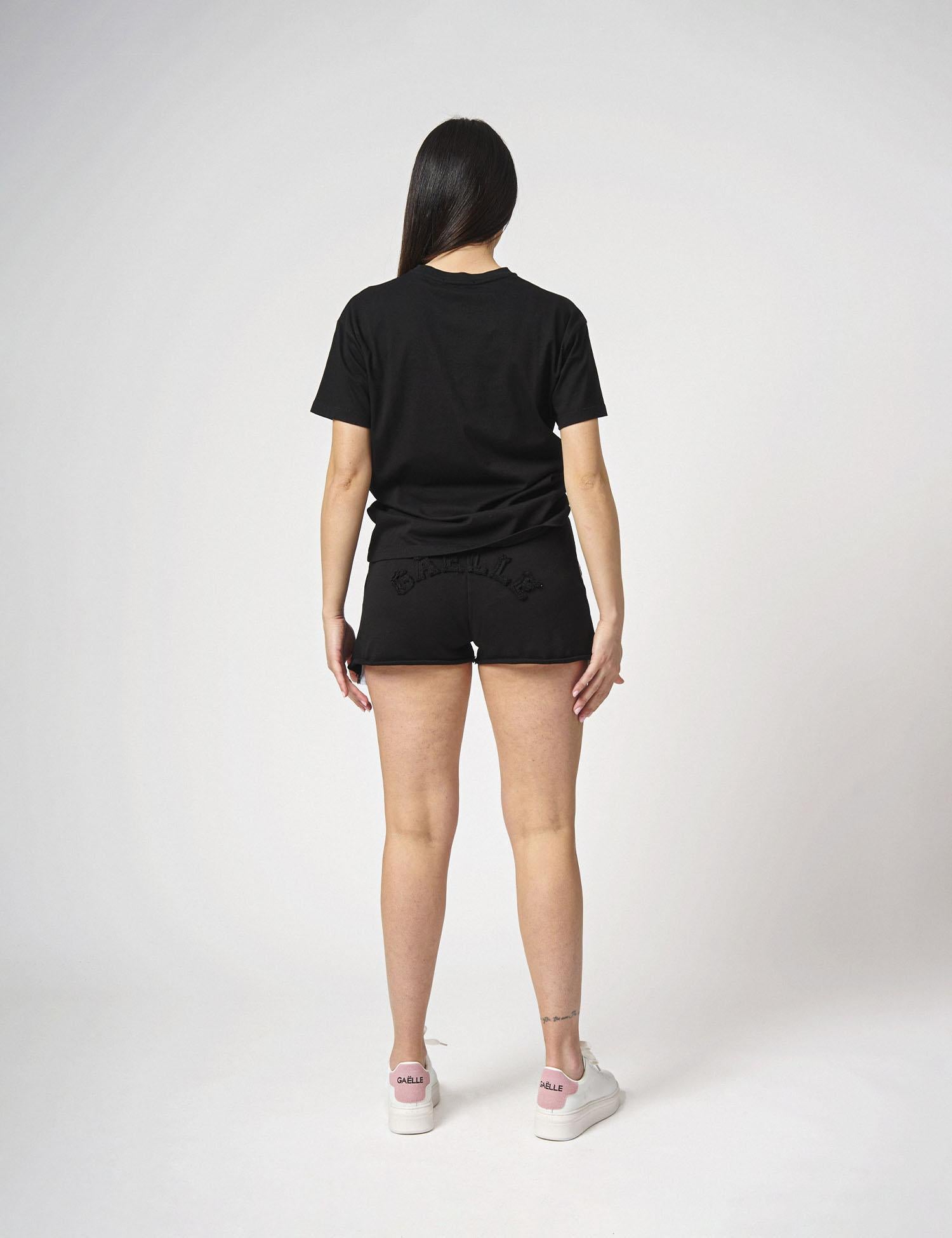T-shirt logo jeans