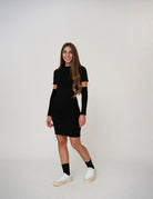 Abito corto con apertura sul retro