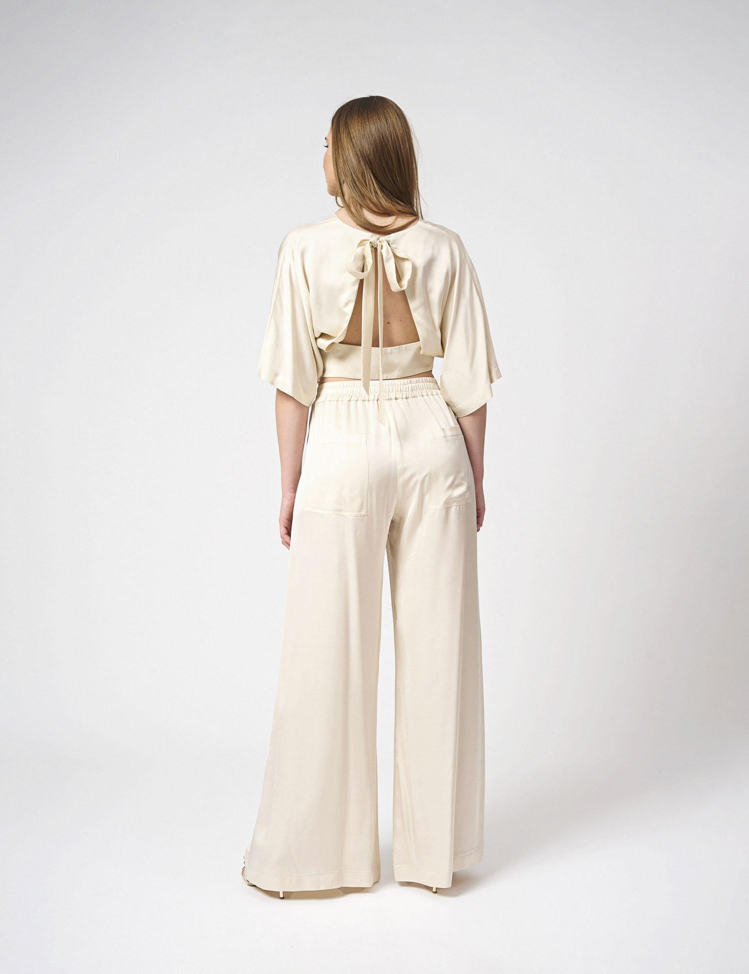 Top in raso maniche a pipistrello