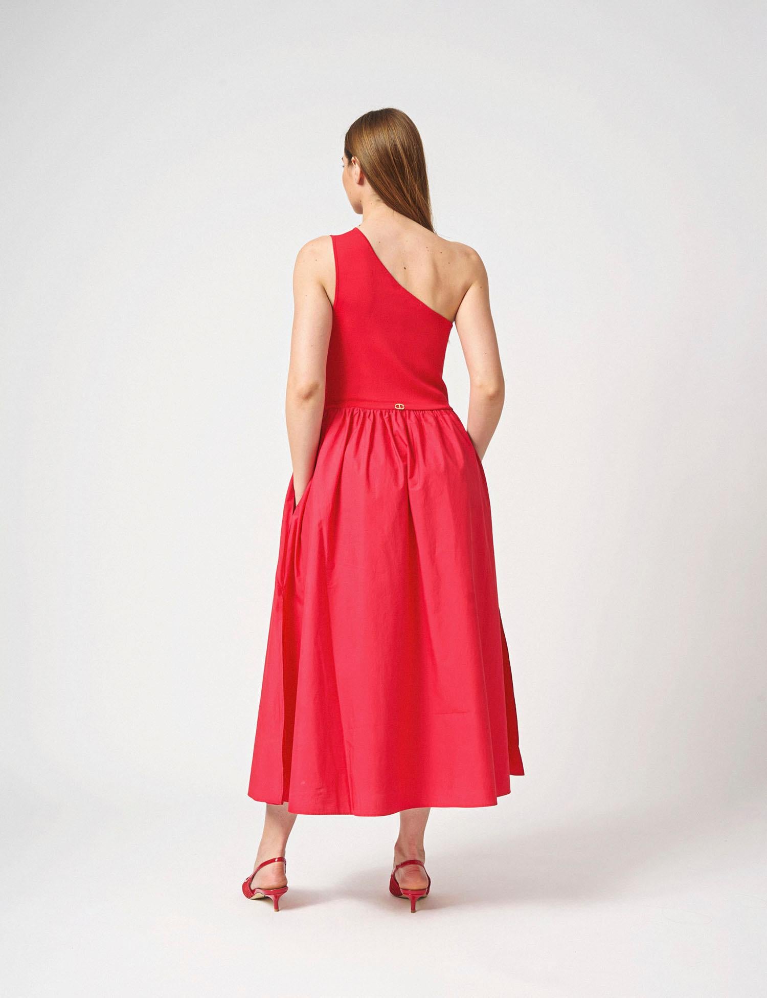 Abito lungo asimmetrico