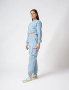 Pantalone con tasconi laterali