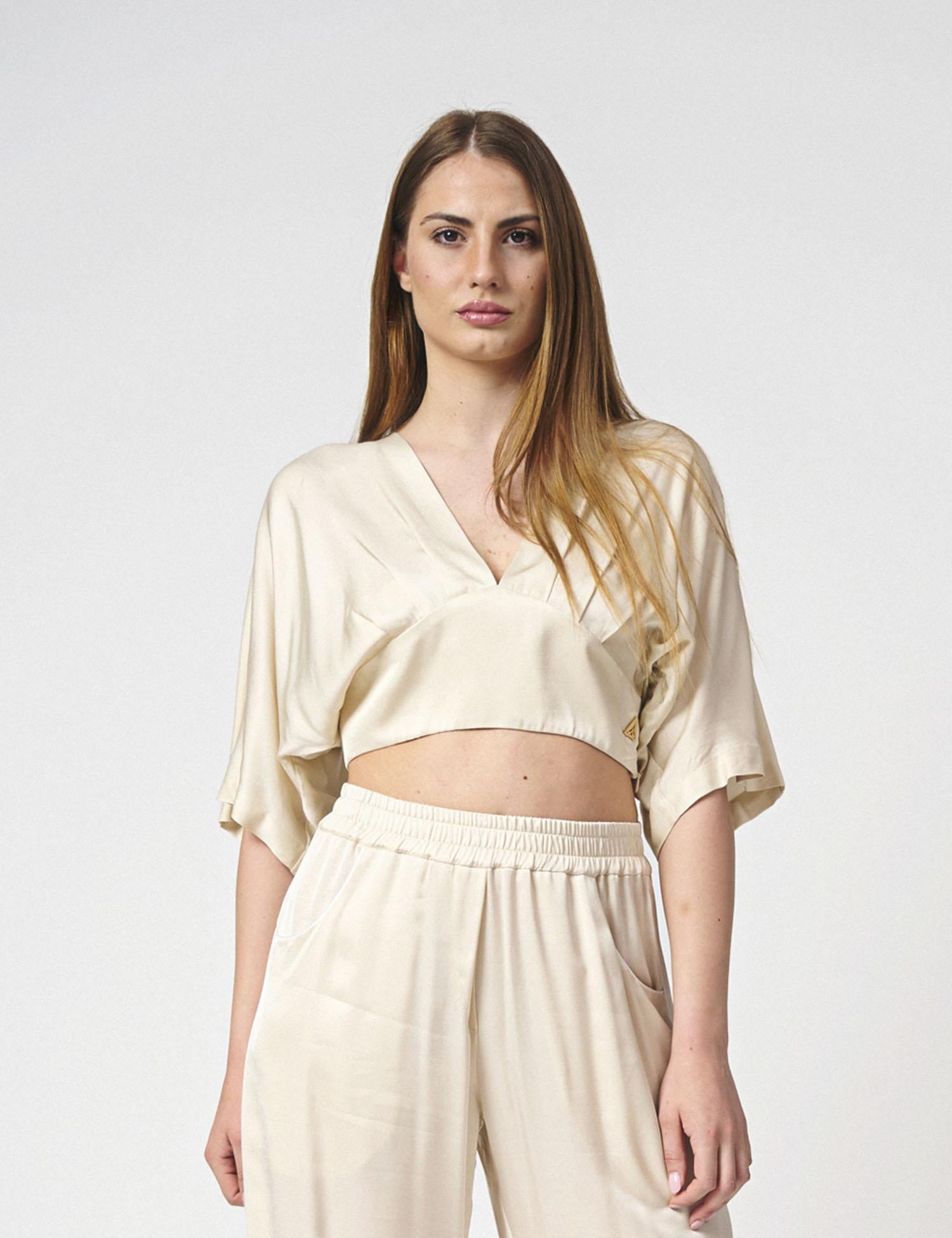 Top in raso maniche a pipistrello