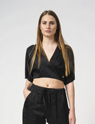 Top in raso maniche a pipistrello