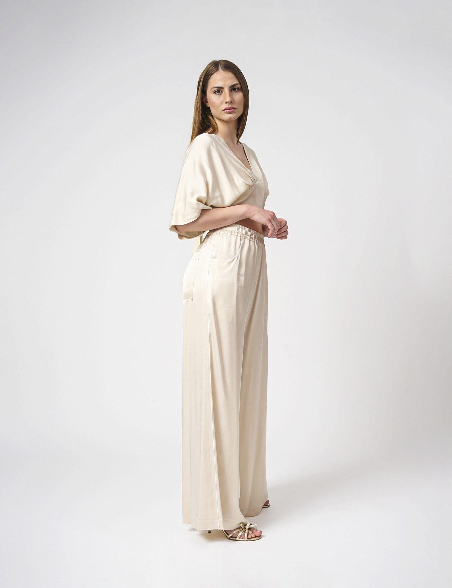 Top in raso maniche a pipistrello