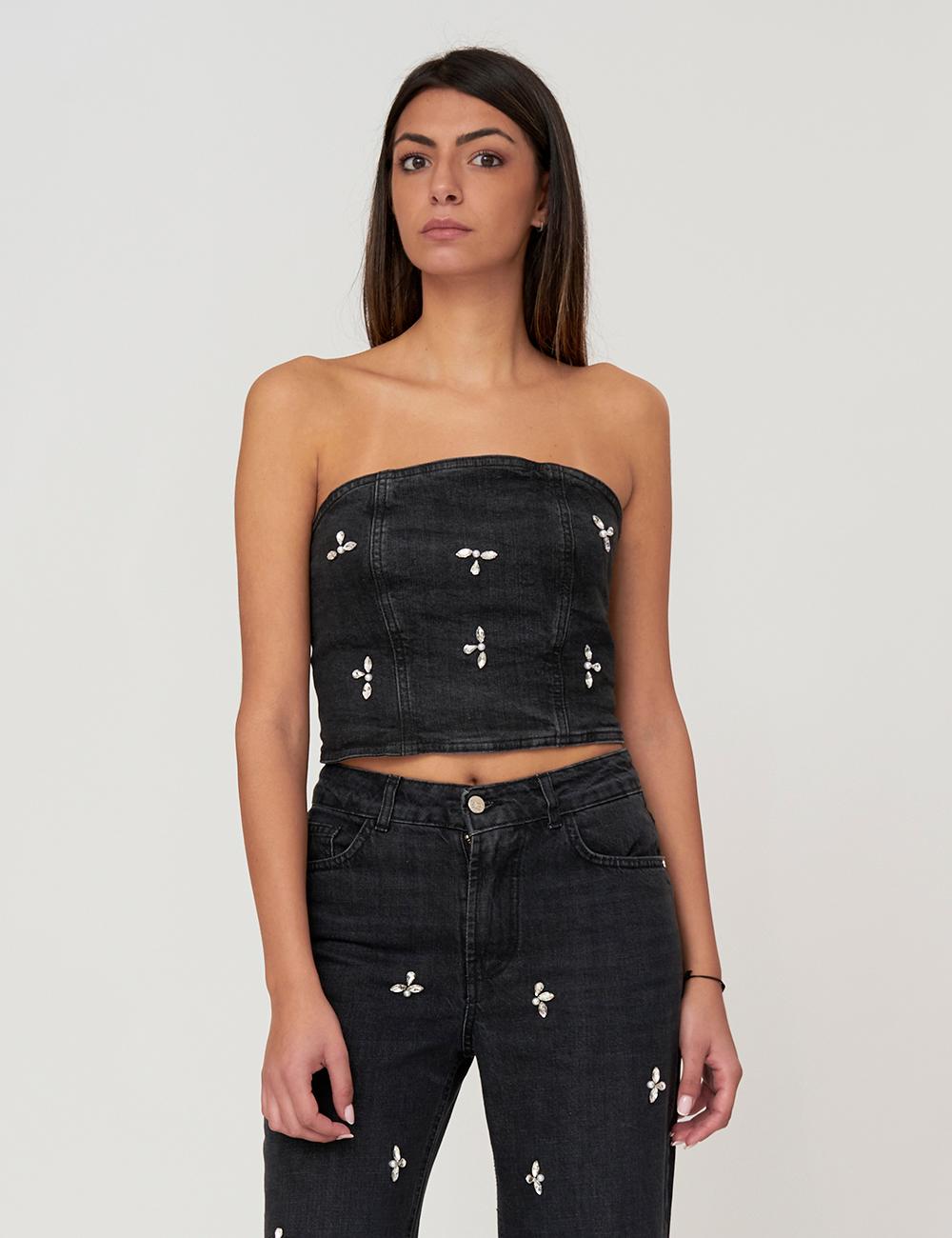 Top corto con applicazioni