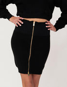 Gonna corta con risvolto