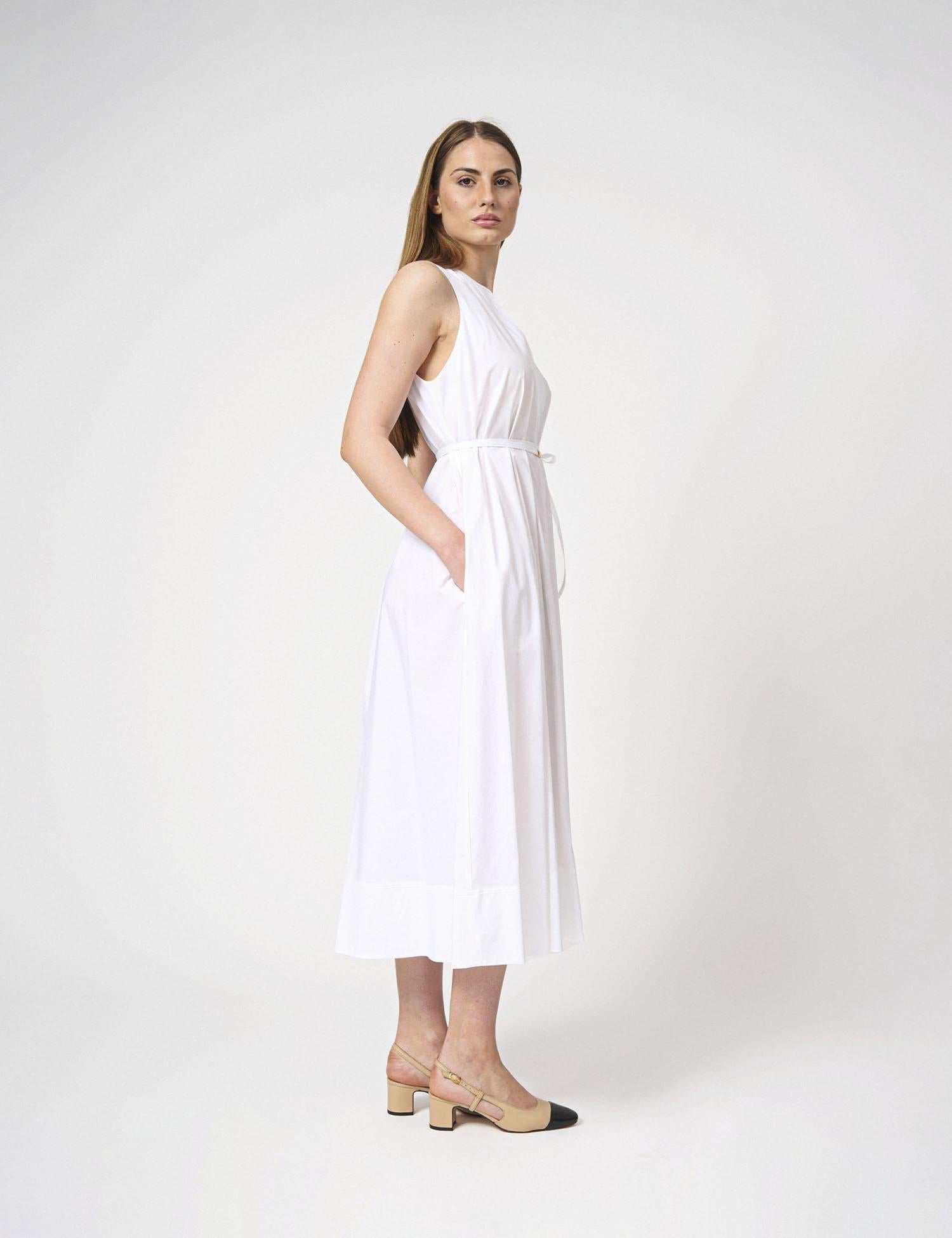 Abito lungo con cintura