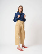 Pantalone con pizzo sul fondo