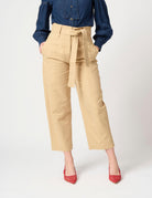 Pantalone con pizzo sul fondo