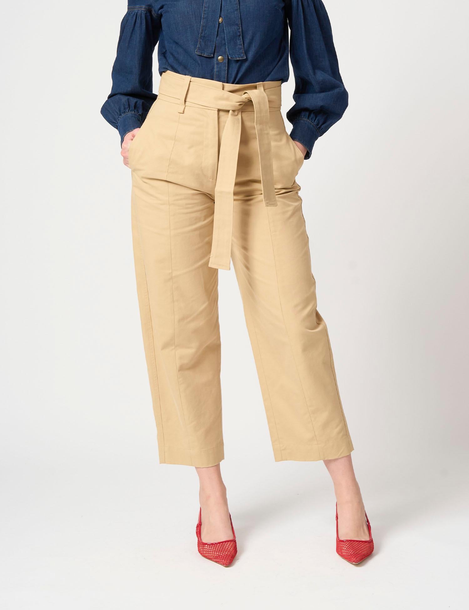 Pantalone con pizzo sul fondo