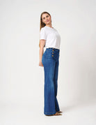 Jeans leg fit con bottoni