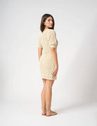 Mini abito con scollo a barca